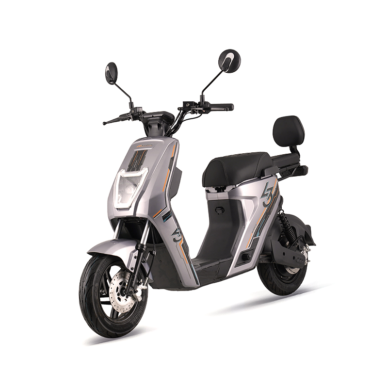 Jaký brzdný výkon nabízí model CoolRun Electric Scooter při nouzových zastaveních nebo jízdě vysokou rychlostí?