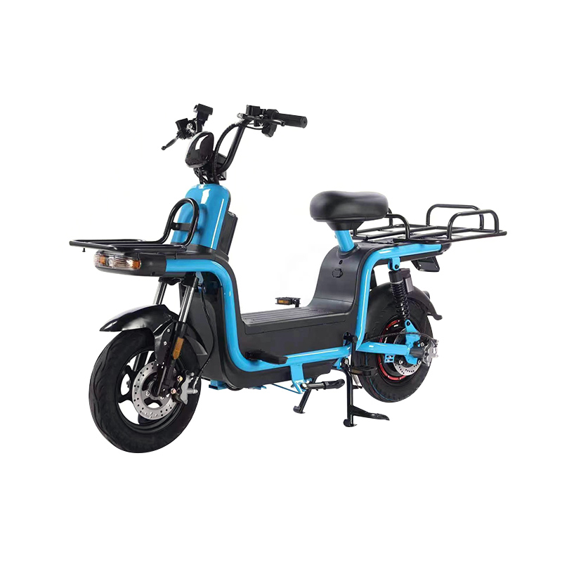 Jaké je rozložení hmotnosti a těžiště tohoto elektrického motocyklu v porovnání s ekvivalentními motocykly ICE?